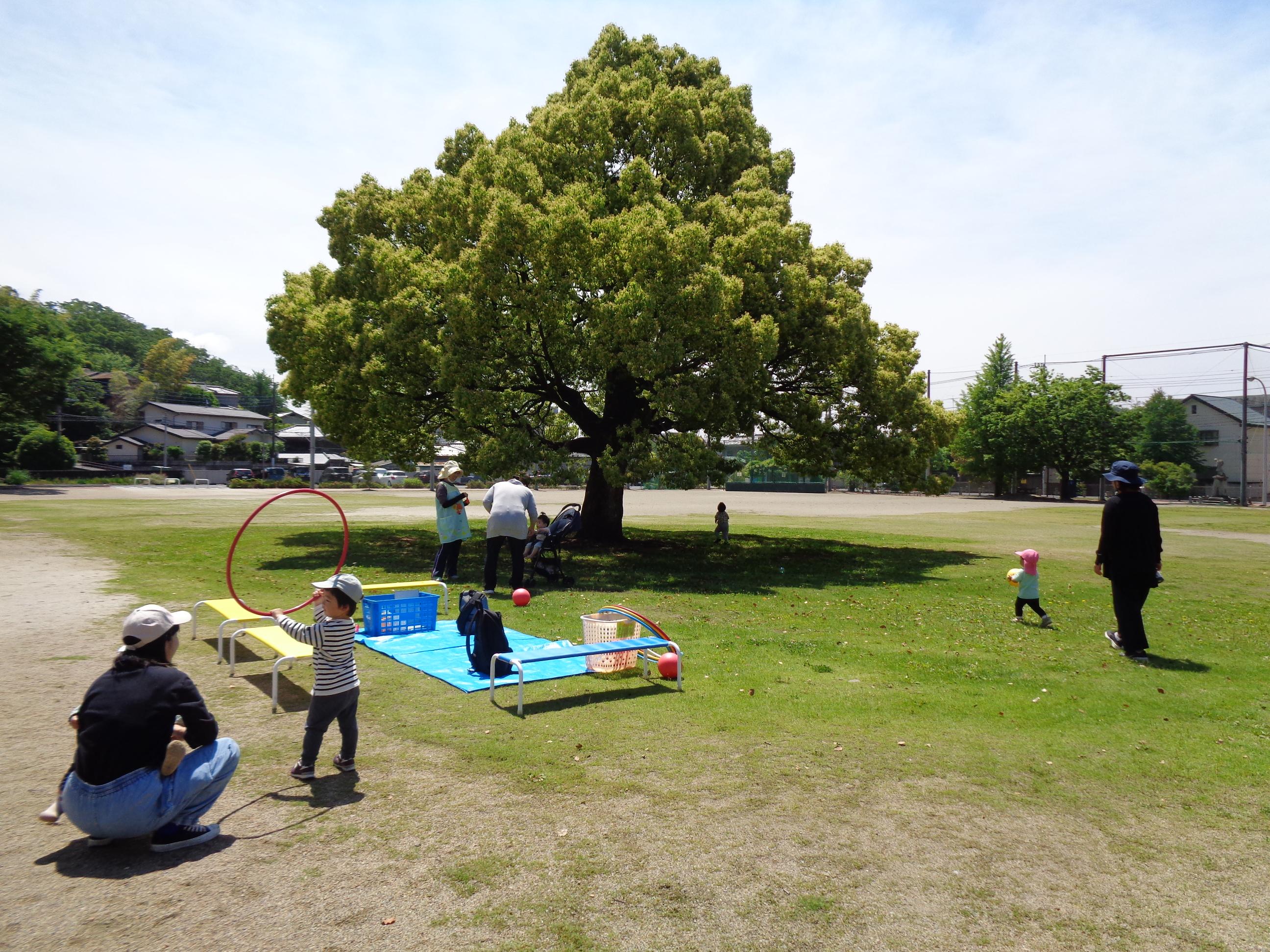 外遊びの様子の写真です
