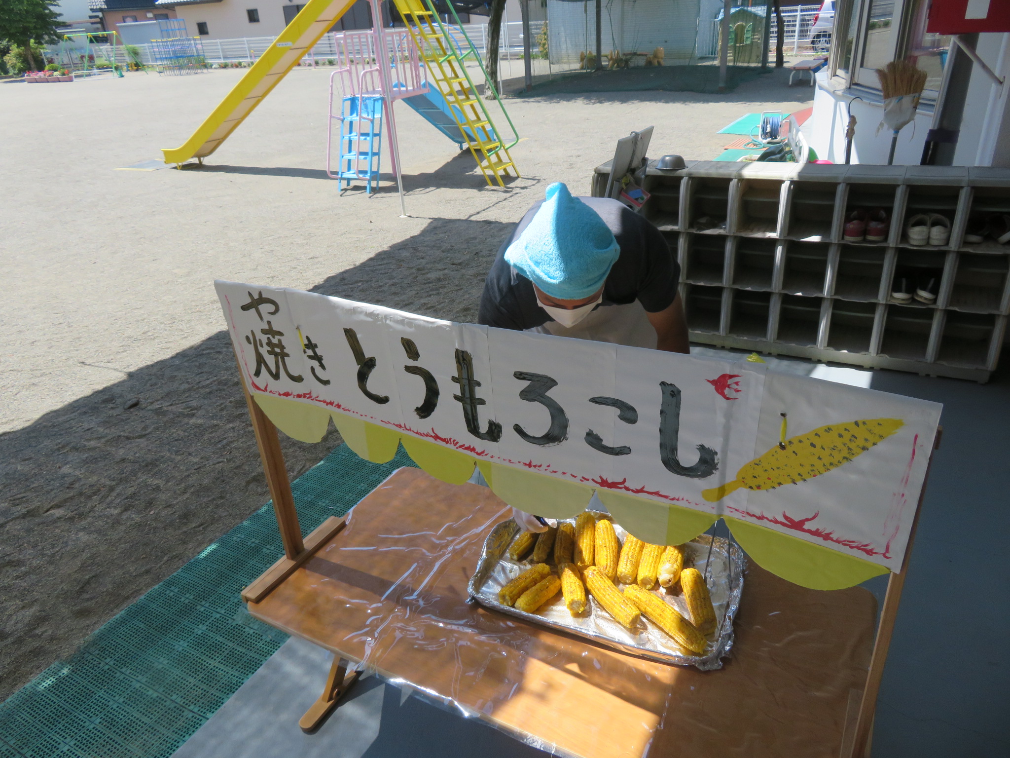焼きとうもろこし屋さんの様子の写真
