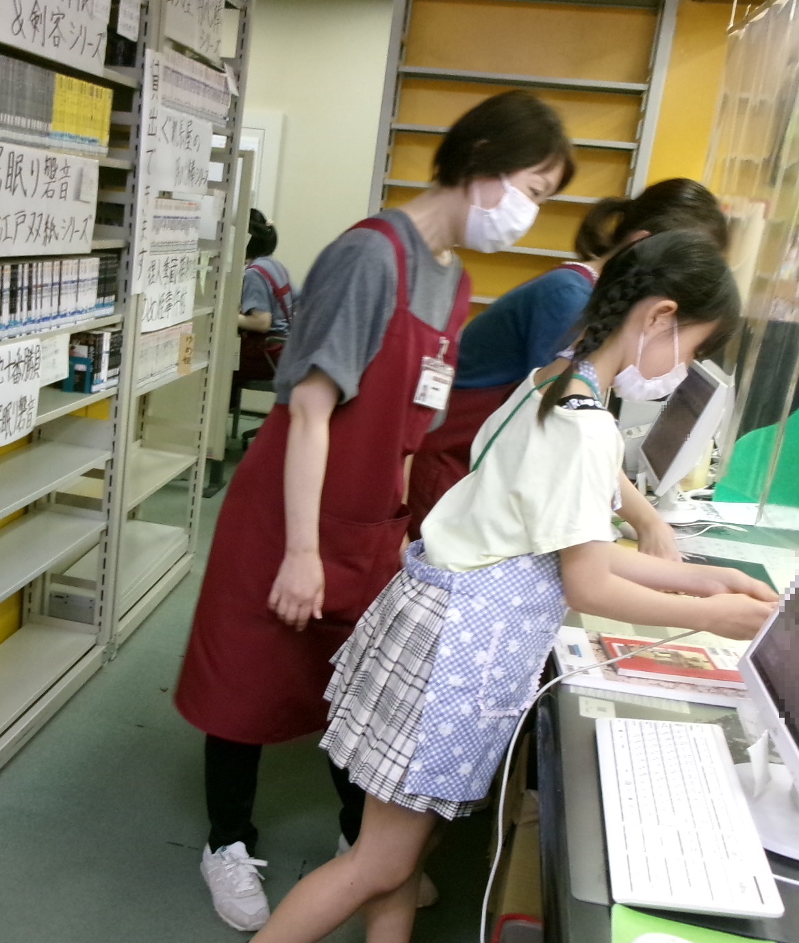「チャレンジ！こども司書」の活動の様子
