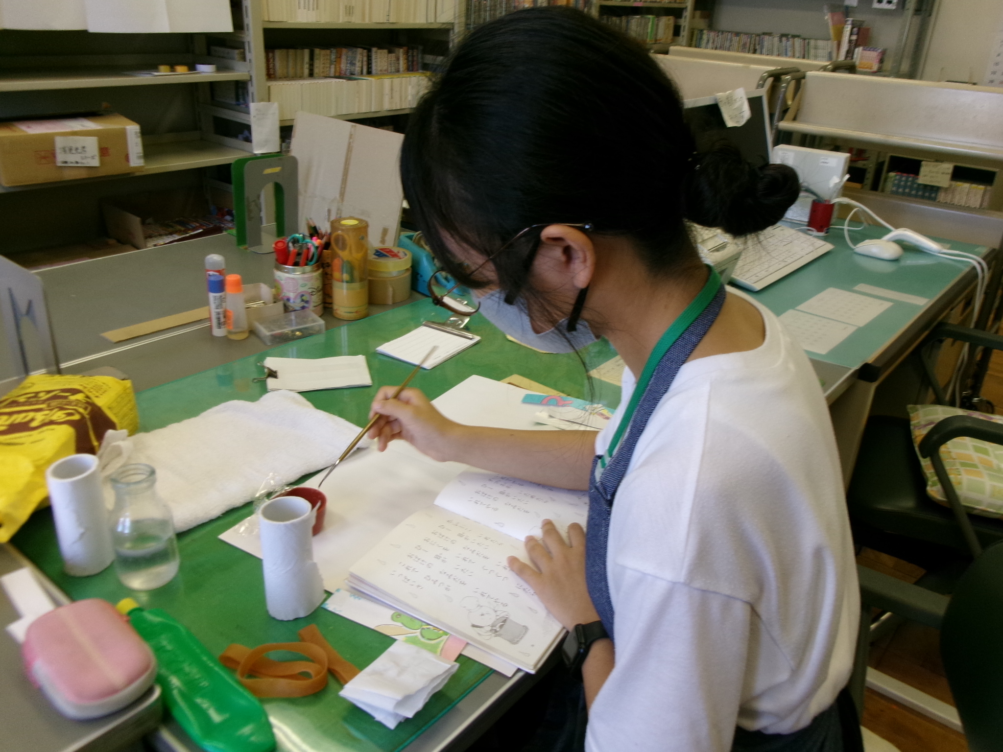 「チャレンジ！こども司書」の活動の様子