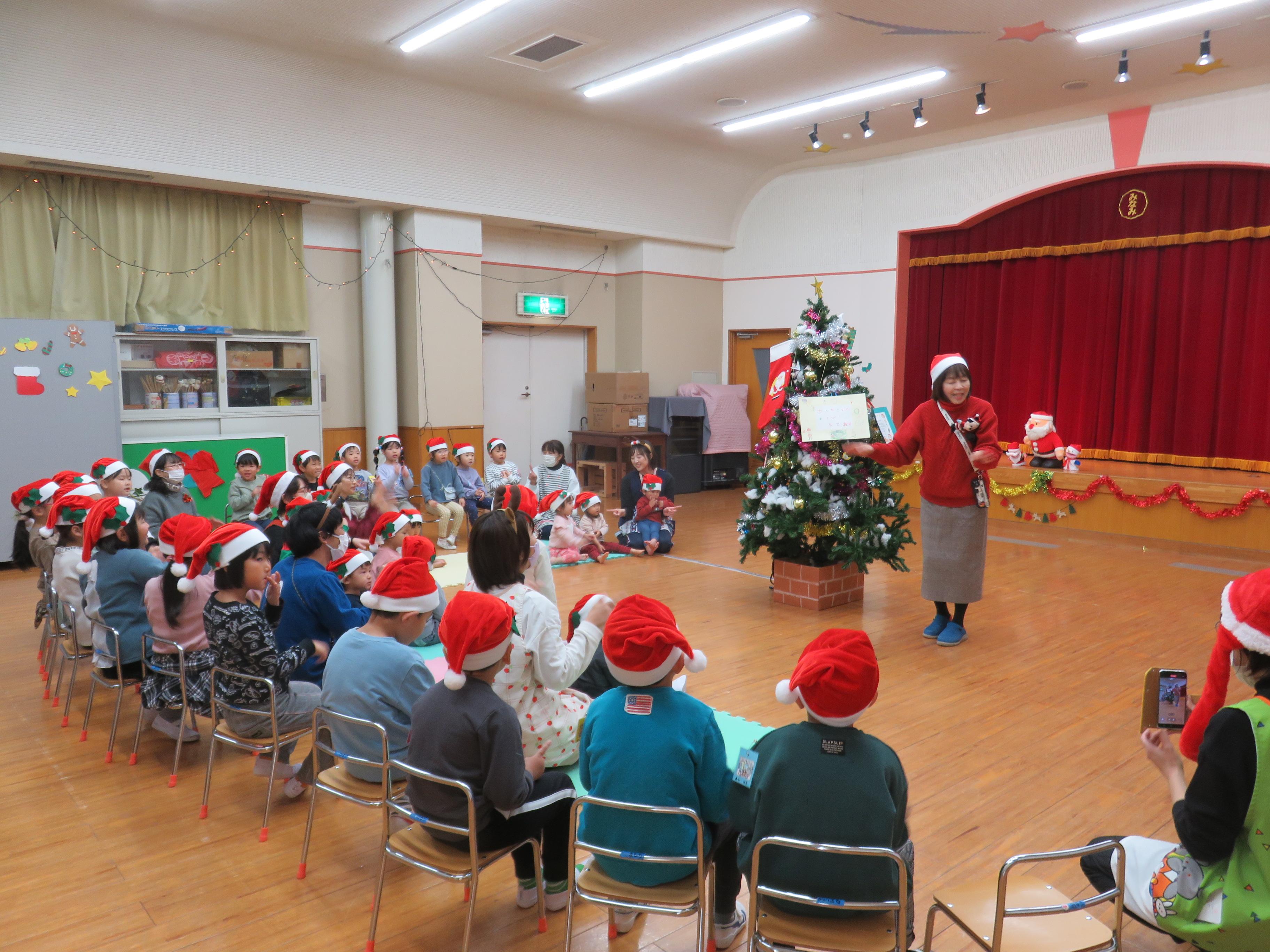 クリスマス会をしているところ1