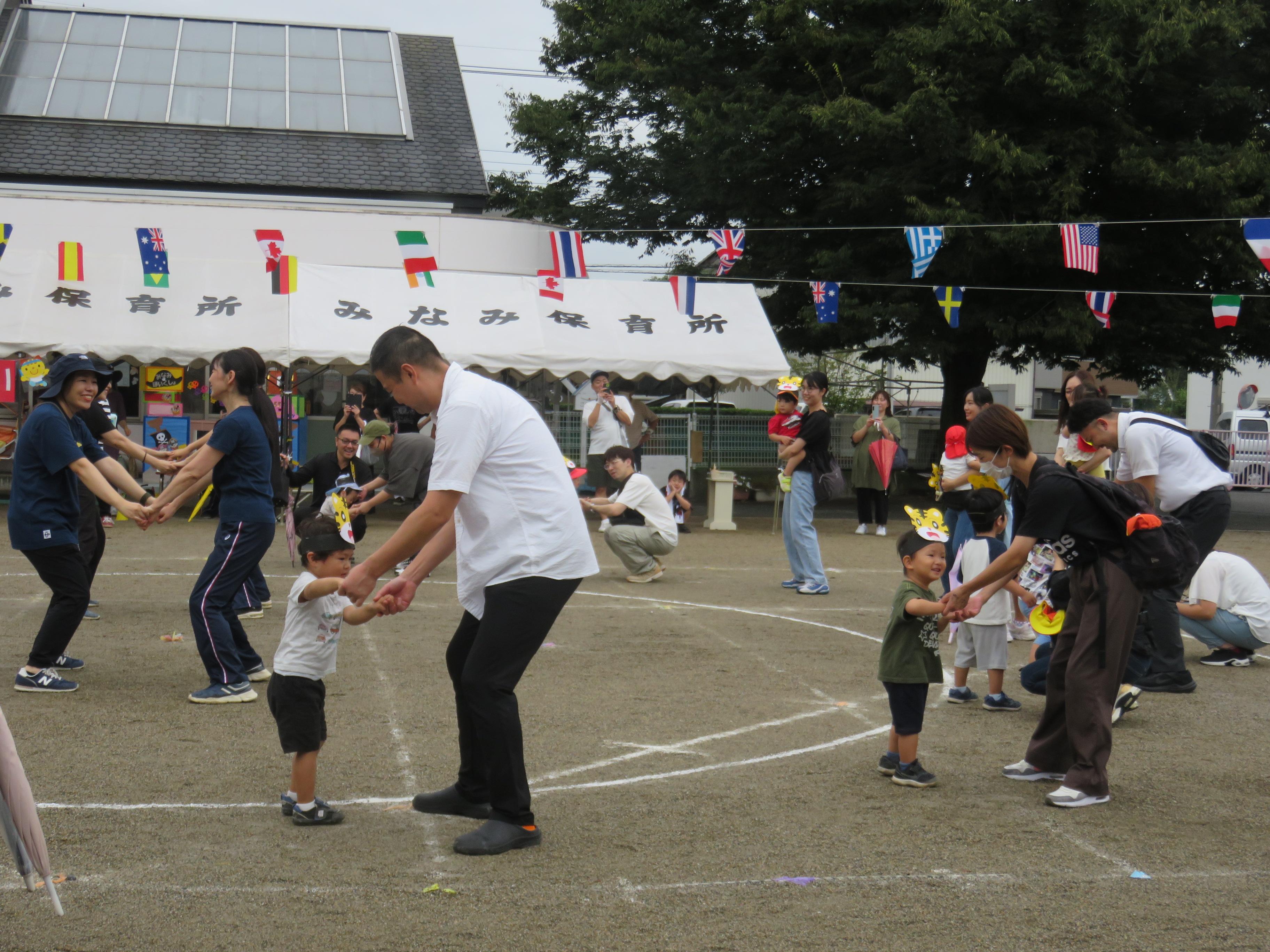 親子遊戯の様子