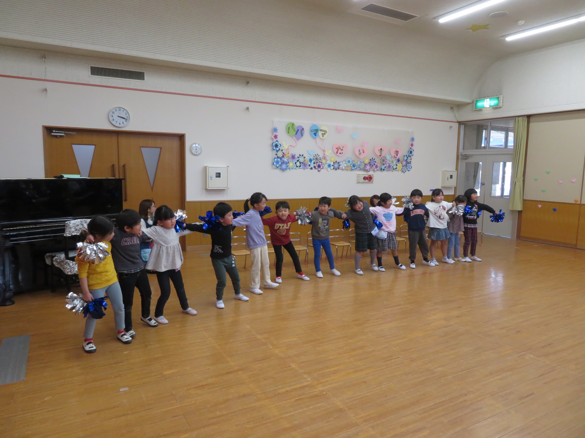 ダンスを踊っている写真